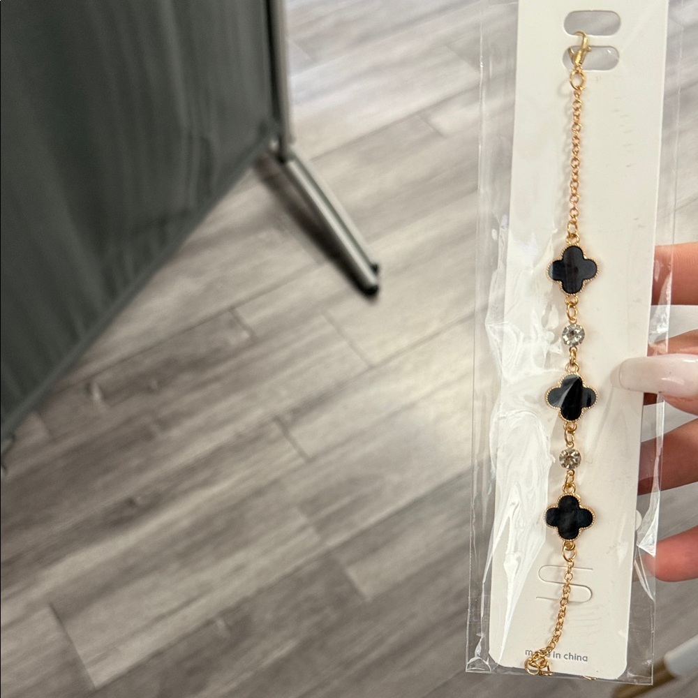 Elegant Gold and Black Clover Bracelet